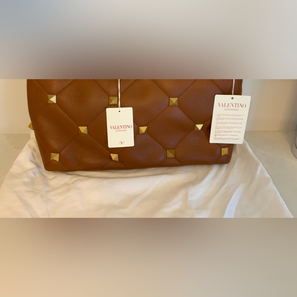 Valentino Tan Stud Large tote New - Picture 5 of 6